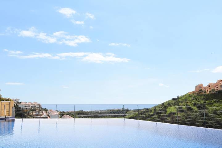 Apartamento de vacaciones para 6 personas, con jardín además de piscina y vistas al mar en Provincia de Málaga - 2