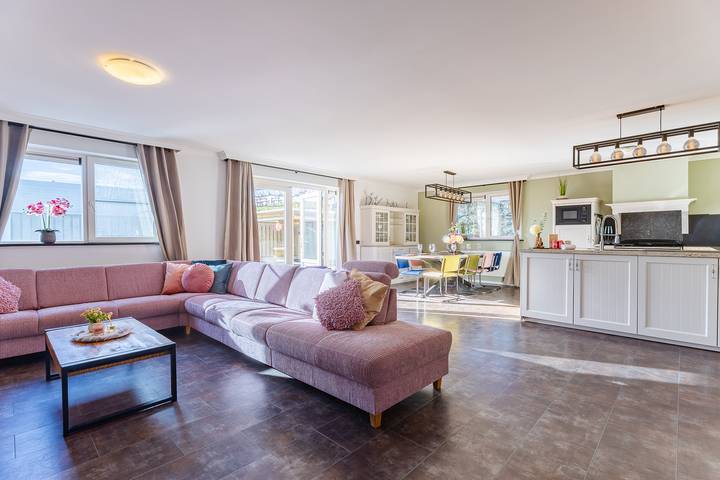 Vakantiehuis voor 8 personen, with uitzicht op het meer and terras as well as tuin in Stavenisse