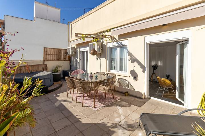 Vacation rental for 3 people, with terrace in Valencia