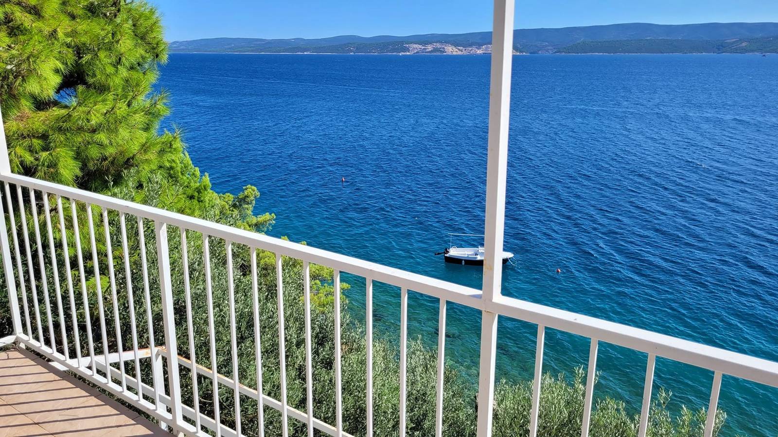 Ganze Wohnung, Traumhafter Meerblick, erste Reihe am Meer in Stanici, Omis-Riviera