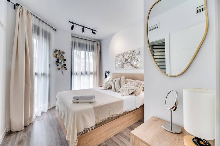 Entire apartment, Modern 2-bedroom duplex apartment near Historical center in Málaga Central District, Malaga