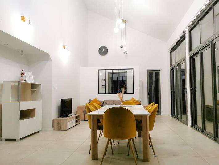 Gîte pour 8 personnes, avec jardin et bassin pour enfant à Saint-Avé