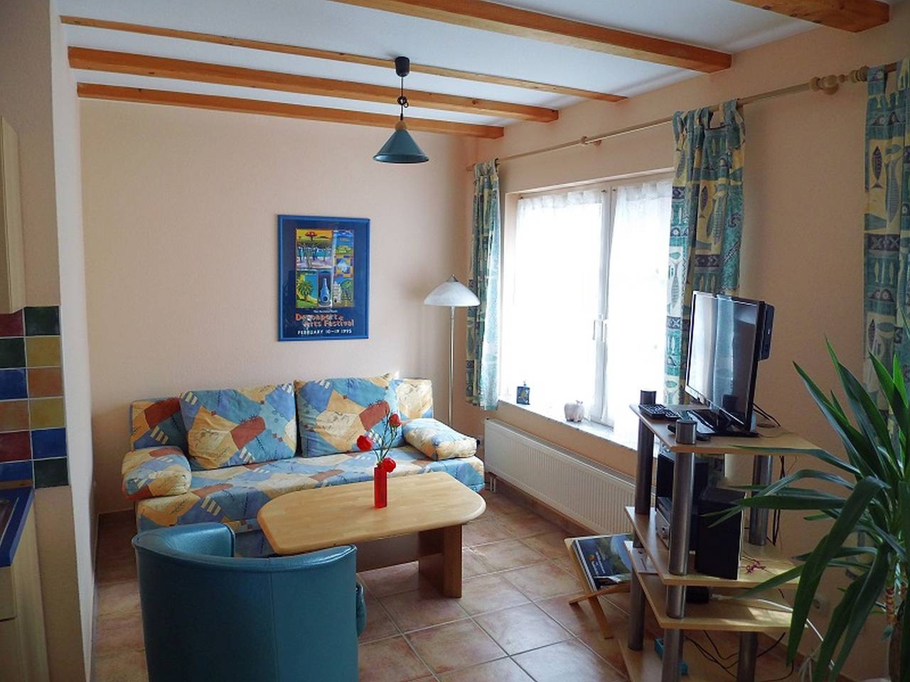 Ganze Ferienwohnung, Ferienwohnung "Bisschen Bunt" bei Mühlhausen - Ferienwohnung Ii, 56 qm, Terrasse, 1 Schlafzimmer, max. 2 Personen in Unstruttal, Unstrut-Hainich-Kreis