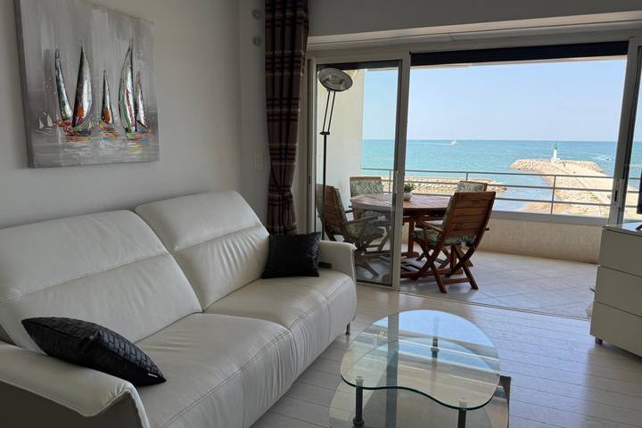 Appartement entier, Superbe T3 traversant avec terrasse face au chenal vue mer – Impérial 4 in Port Camargue, Le Grau-du-Roi