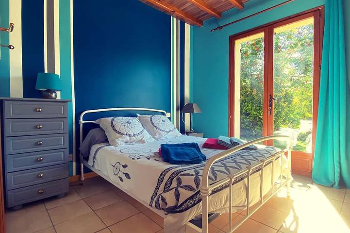 Gîte pour 6 personnes, avec piscine ainsi que jardin et terrasse à Simeyrols - 2