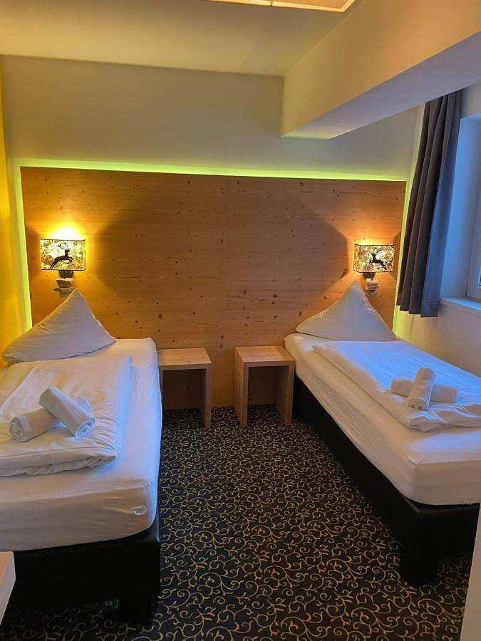 Partyhouse Harakiri stay Different 60 seconds to Mountains! Free Parking! Self Check-In in Mayrhofen, Zillertaler Alpen