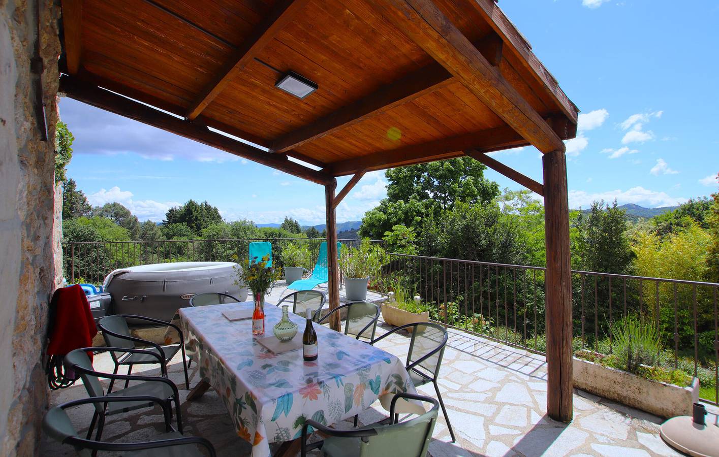 Appartement confortable avec parking, jardin et pêche près de la rivière Ardèche in Pont-de-Labeaume, Parc naturel régional des Monts d'Ardèche