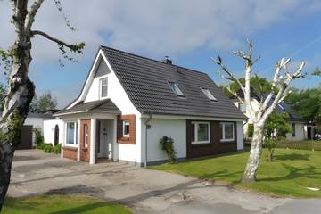 Ferienhaus 'Haus Marschblick' mit privater Terrasse, privatem Garten und Wi-Fi