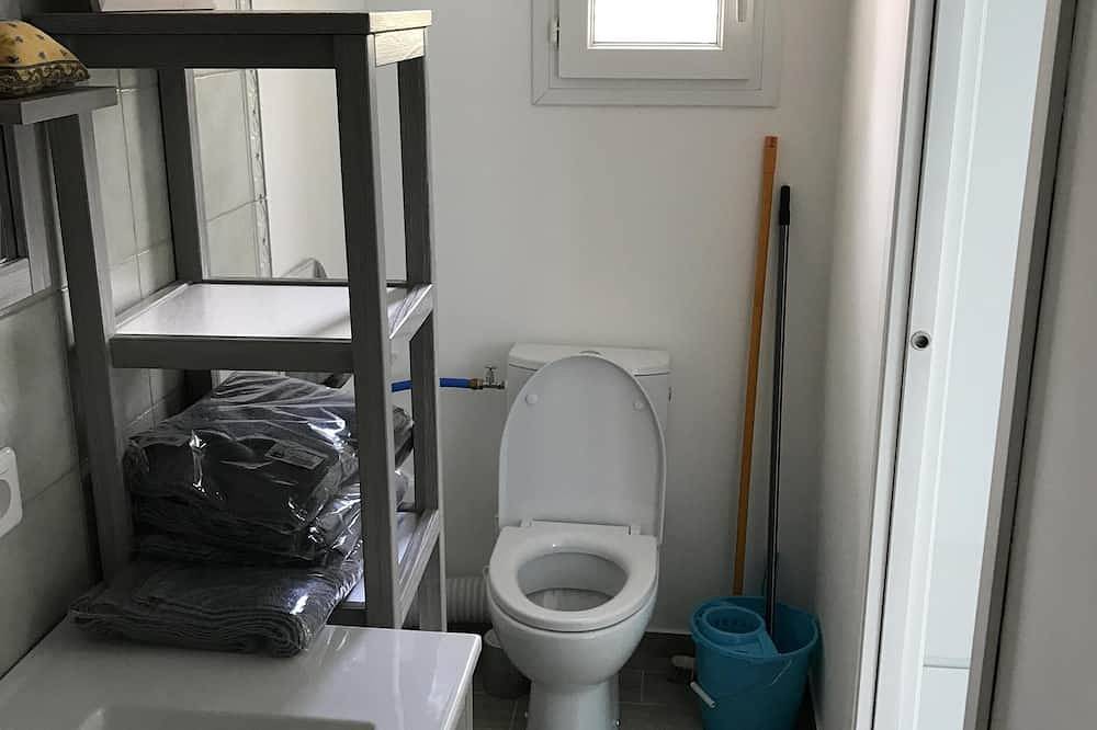 Appartement entier, Studio individuel avec piscine au calme dans petit village in Connaux, Région de Nîmes