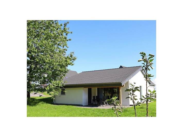 Bungalow in Gillenfeld mit Schwimmbecken in Gillenfeld, Vulkaneifel