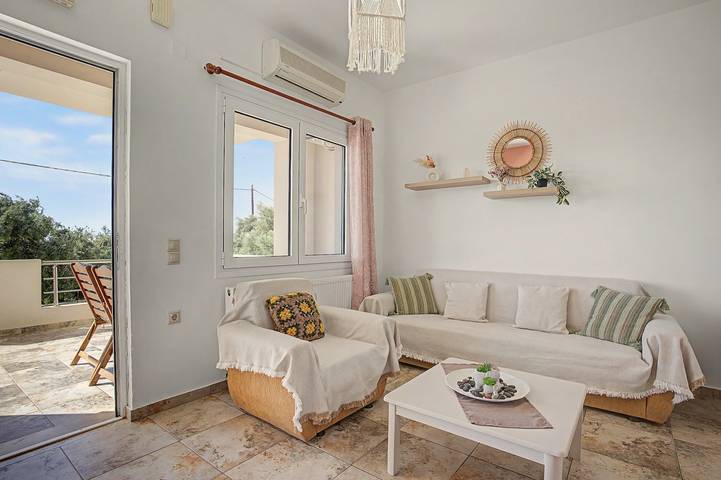 Casa de vacaciones 'Remvi House Sea and Mountains View' con vistas al mar, Wi-Fi y aire acondicionado in Lasithi