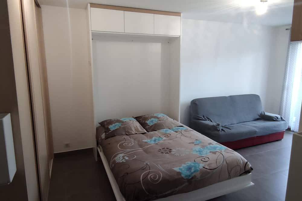 Entire apartment, Lovely 30 m2 studio 7 km from Paris and 7.5 km from Orly airport in Chevilly-Larue, Val-de-Marne