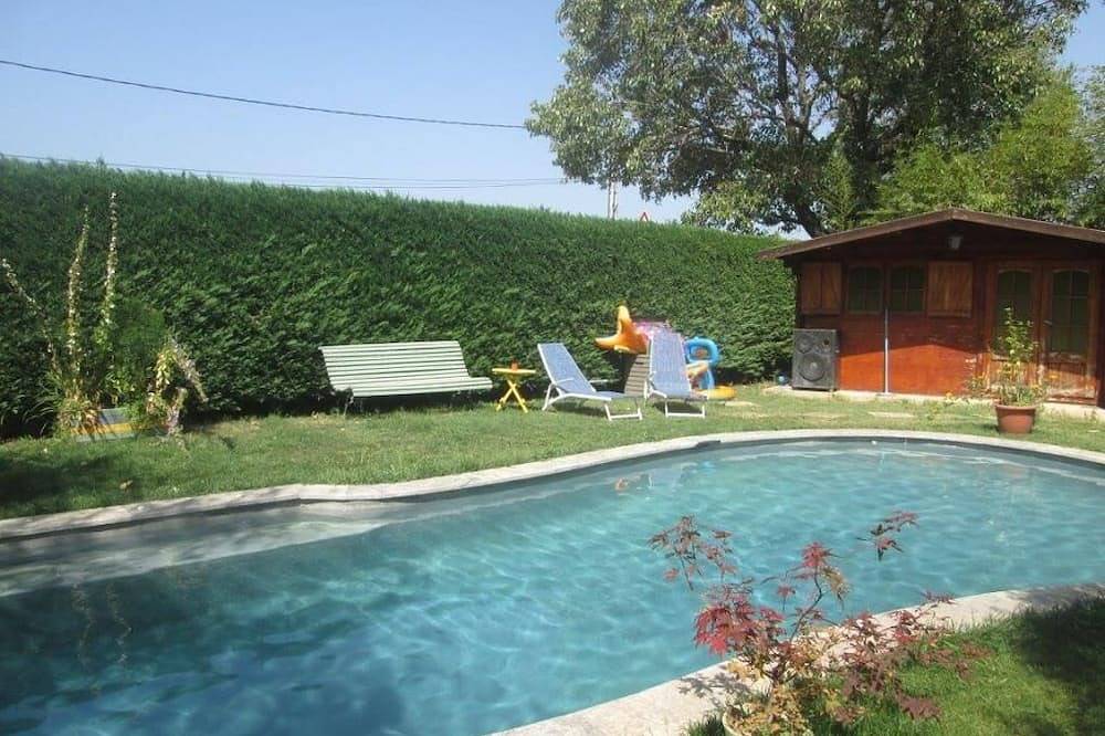 Appartement entier, Gite du Haut avec terrasse in Montélimar, Région de nyons