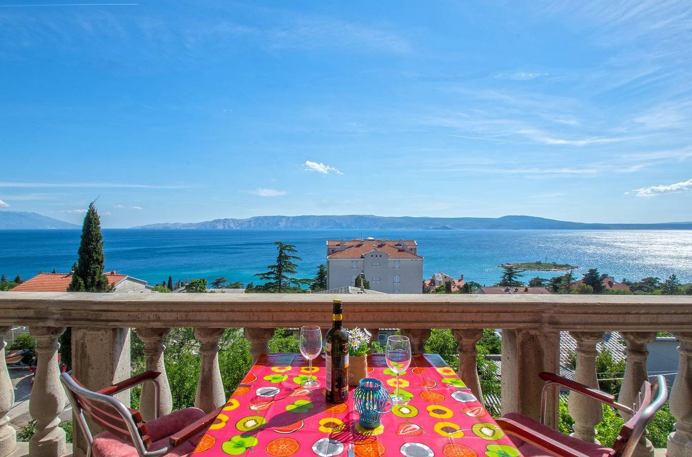 Ganze Wohnung, Komfortables Apartment nur 400 Meter zum Strand mit traumhaften Meerblick in Novi Vinodolski, Primorje-Gorski Kotar