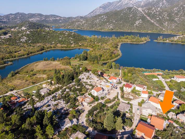 Ferienwohnung für 6 Personen, mit Garten und Ausblick in Peračko Blato