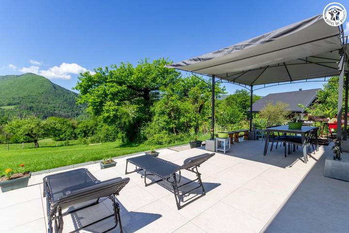 Maison de vacances pour 4 personnes, avec terrasse et jardin dans Bauges