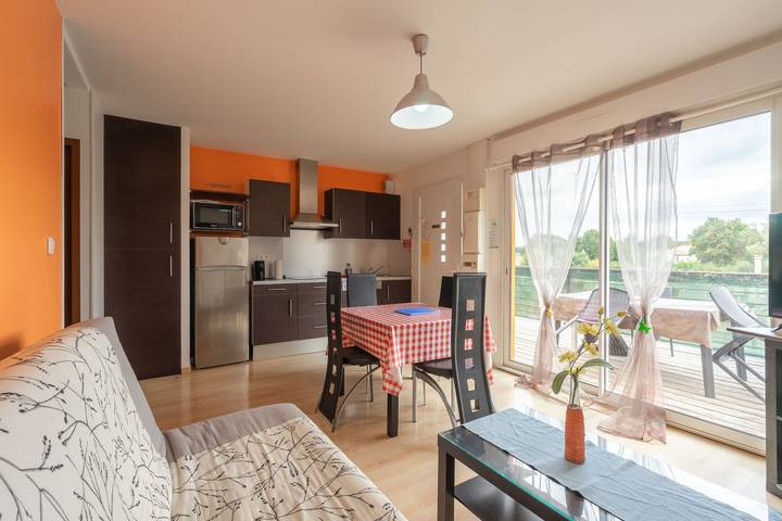 Apartamento entero, Apartamento 'Le Clos Du Champ De L'Amour - Fort Boyard' con piscina privada, Wi-Fi y aire acondicionado in Saint-Simon-de-Bordes, Región de Jonzac