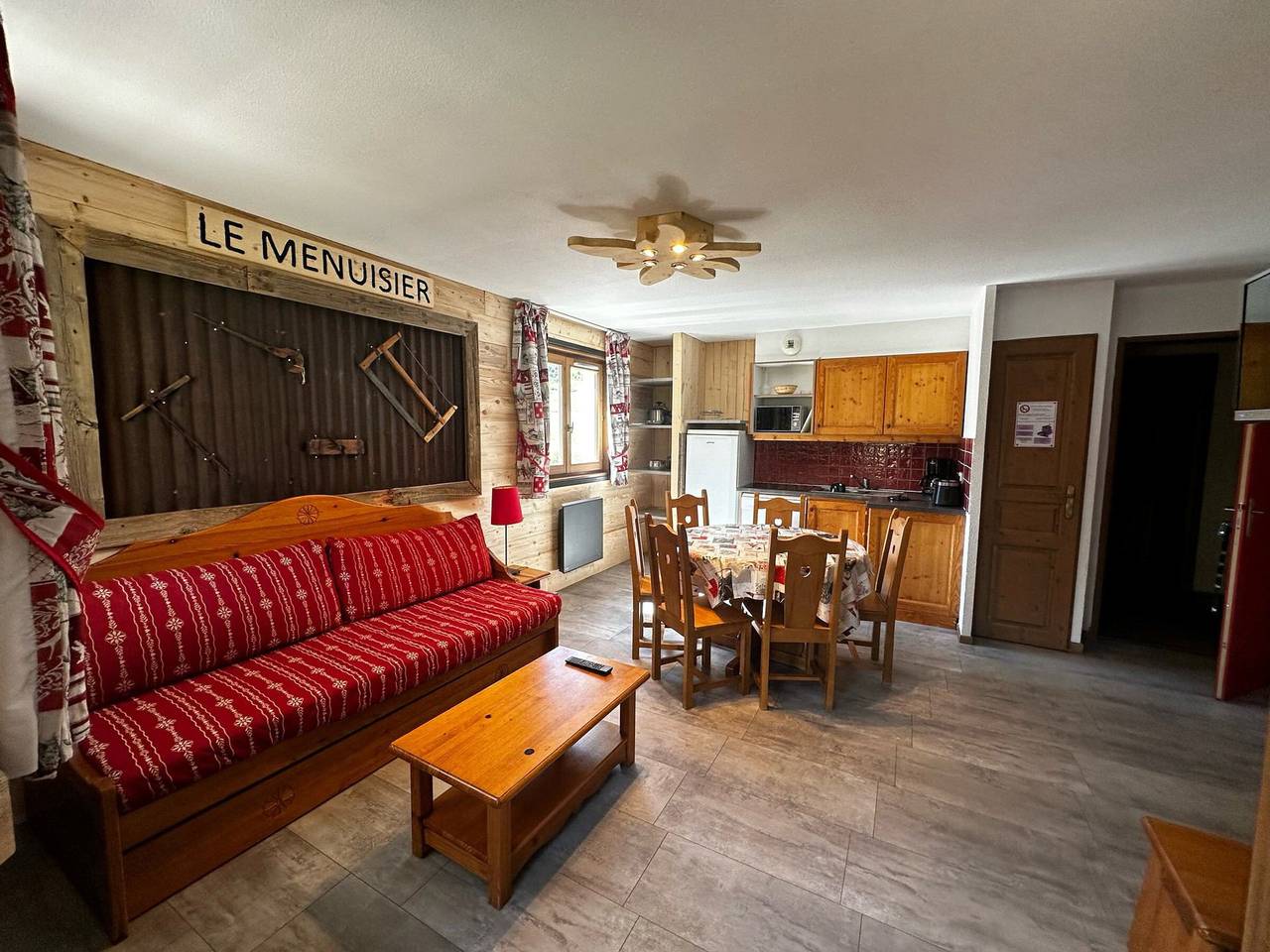 Appartement entier, Appartement spacieux 6 personnes, Wifi, parking, au pied des pistes in Lanslebourg-Mont-Cenis, Région de Saint-Jean-de-Maurienne