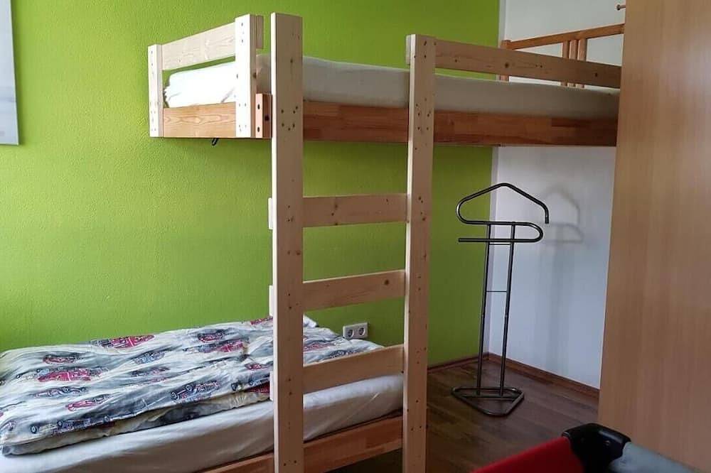 Ganze Wohnung, Moderne, neue Fewo mit großzügiger Dachterrasse, Radfahrer- & Familienfreundlich in Unterwellenborn, Thüringer Schiefergebirge