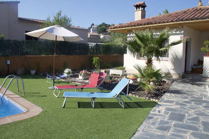 Chalet para 6 personas, con jardín y terraza en Selva - 4