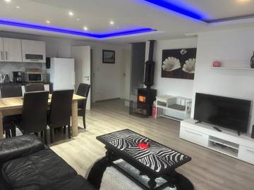 Gîte pour 9 personnes, avec jardin à Niederschaeffolsheim