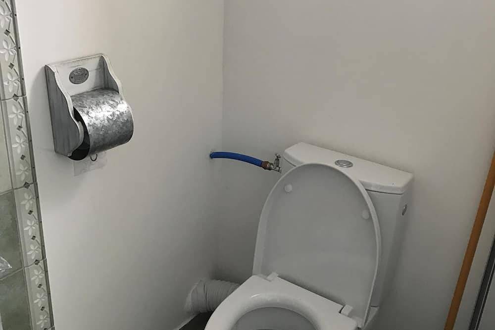 Appartement entier, Studio individuel avec piscine au calme dans petit village in Connaux, Région de Nîmes