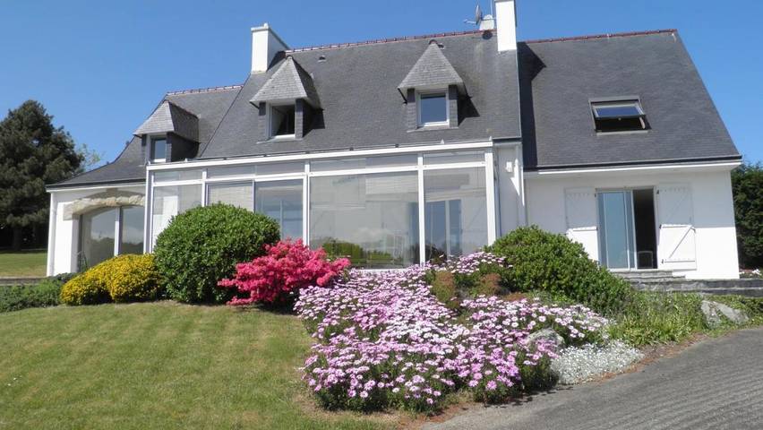 Location de vacances pour 13 personnes, avec vue et jardin à Poullan-sur-Mer - 2