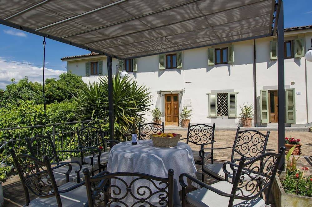Alleinstehendes Ferienhaus mit privatem Pool, W-Lan, Whirlpool, Tv, Terrasse, Haustiere erlaubt in Monsummano Terme, Pistoia Provinz