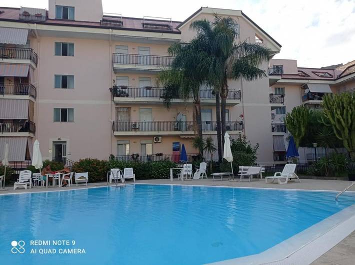 Appartamento per 5 persone, con panorama e piscina nonché giardino, adatto a famiglie con bambini in Calatabiano
