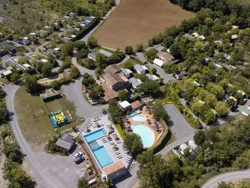 Mobil home pour 4 personnes, avec bassin pour enfant à Laurac-en-Vivarais