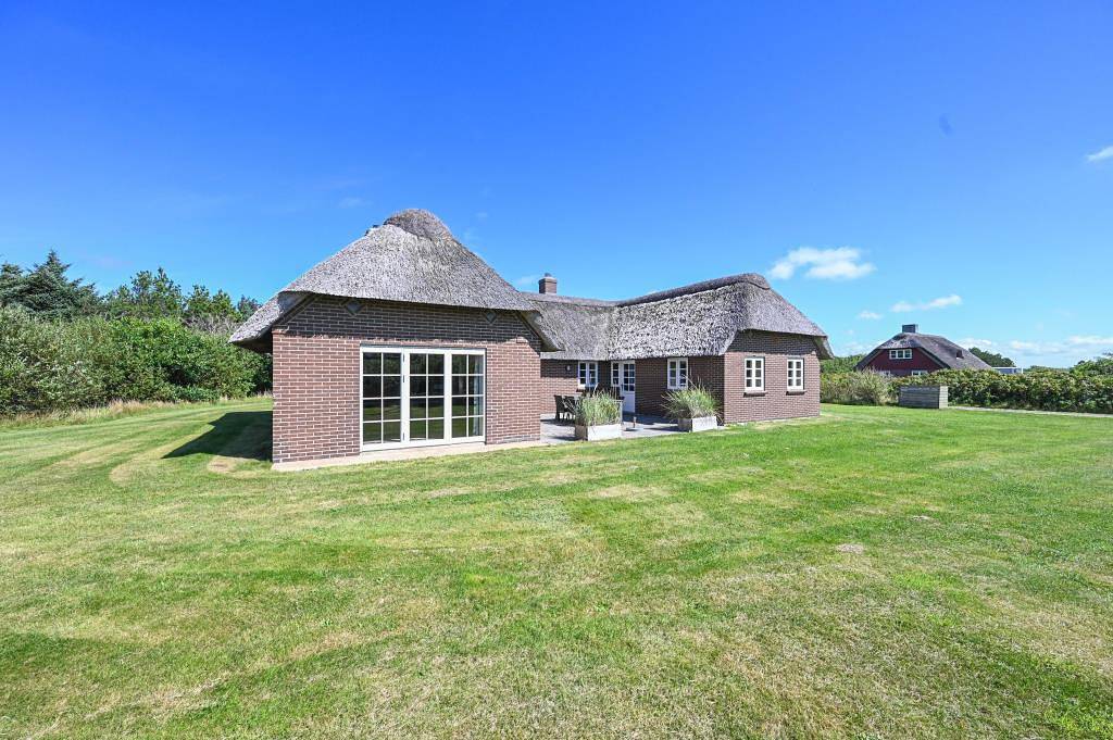Großes Ferienhaus nahe am Nordseestrand – Extra Freizeitraum mit Kicker, Poolbillard und Bar! in Ulfborg, Holstebro und Umgebung