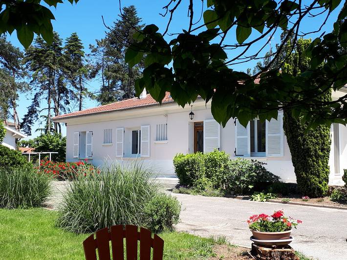 Gîte pour 8 personnes, avec Terrasse et Jardin dans Tramoyes