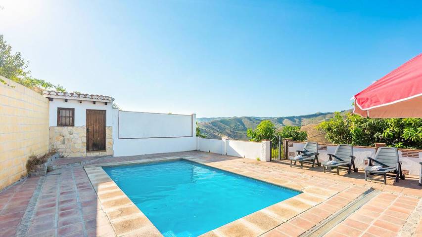 Casa rural para 9 personas, con piscina y balcón/terraza en El Borge