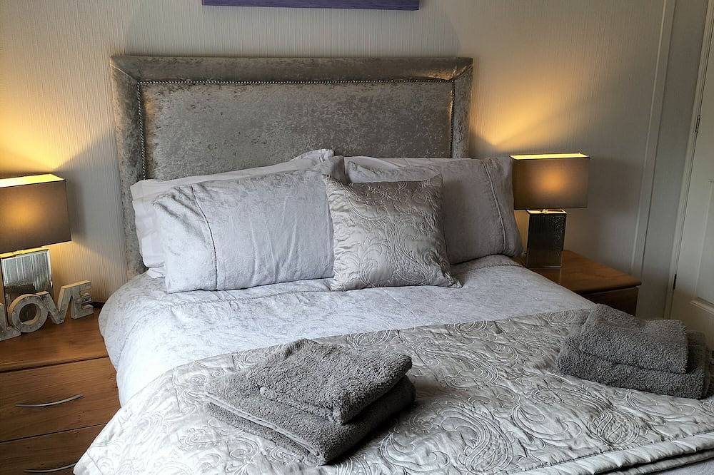 Lakeside 15 – Stunning Lodge on White Cross Bay, Lake Windermere (No Pets) in White Cross Bay, Lake District