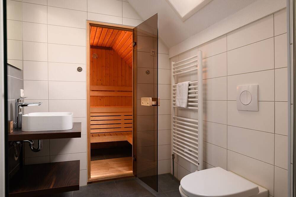 Detached house luxe - 5 bedrooms / 2 bathrooms in Maastricht, Hoge Kempen