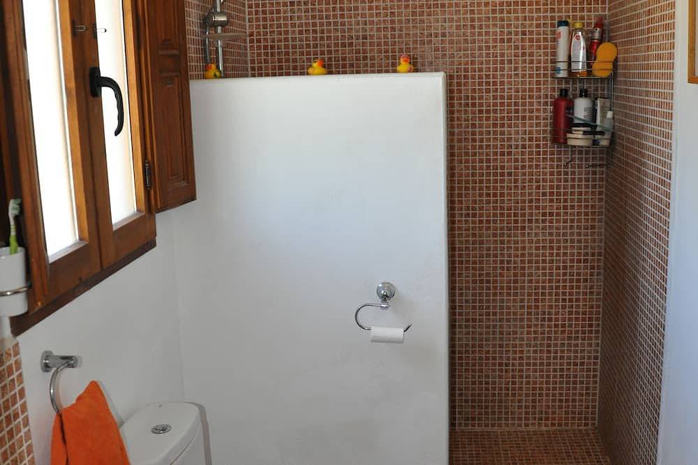 Una casa de campo de 2 dormitorios con un gran jardín privado y piscina. in Órgiva, Provincia de Granada