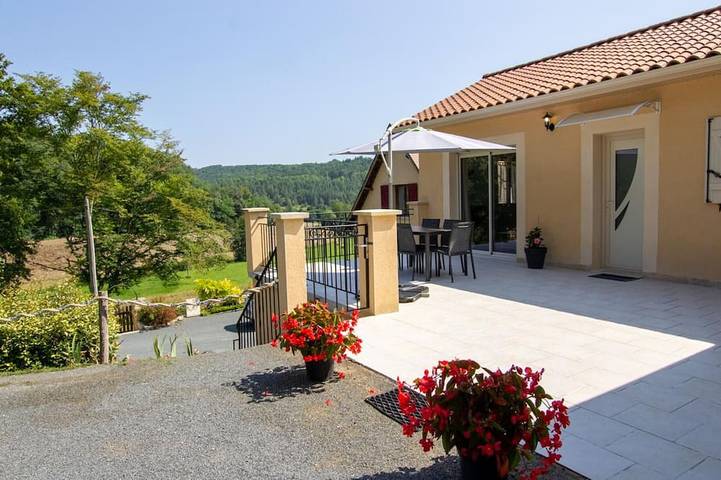 Gîte pour 4 personnes, avec terrasse à Auriac-du-Périgord