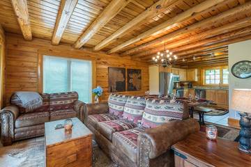 Log Cabin for 8 Guests in Rutherford County, Picture 4