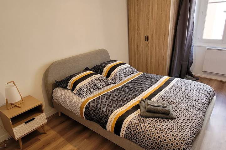 Entire apartment, 3-Bedroom, 3-Bathroom Apartment in Downtown Saint-Étienne in Saint-Étienne, Loire