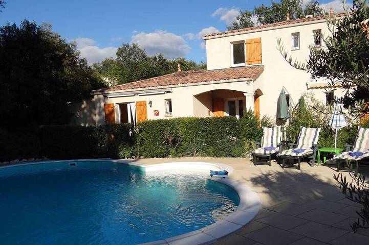 Gîte pour 7 personnes, avec Jacuzzi et Terrasse ainsi que Jardin et Piscine