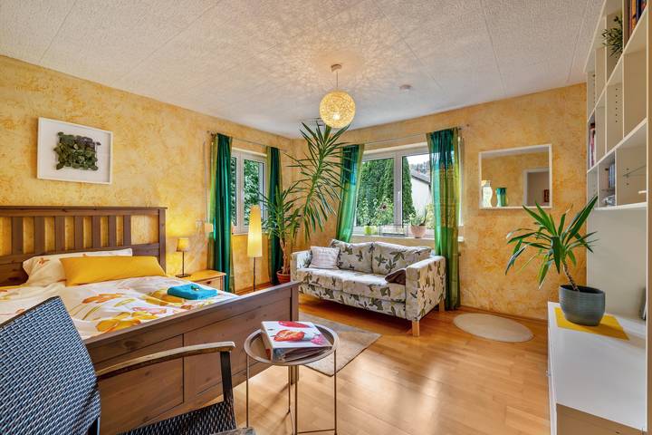 Gehele studio, Kamer 'Schönes Zimmer Mit Eigenem Bad' met Balkon en Wifi in Albstadt, Neckar-Alb