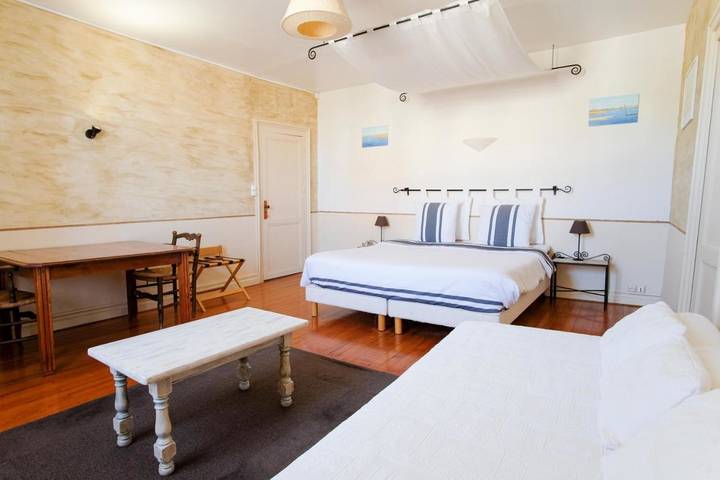 Location de vacances pour 2 personnes, avec vue et jardin à Pujols (Gironde) - 2