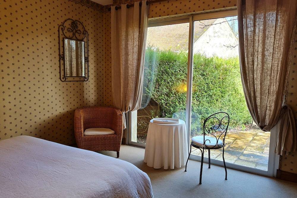 Amplia casa tranquila con jardín y río in Saint-Martin-d'Abbat, Valle del Loira