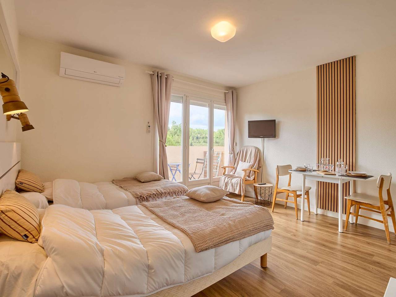 Estudio entero, Estudio renovado y climatizado con balcón para 2 personas in Cazaubon, Gers