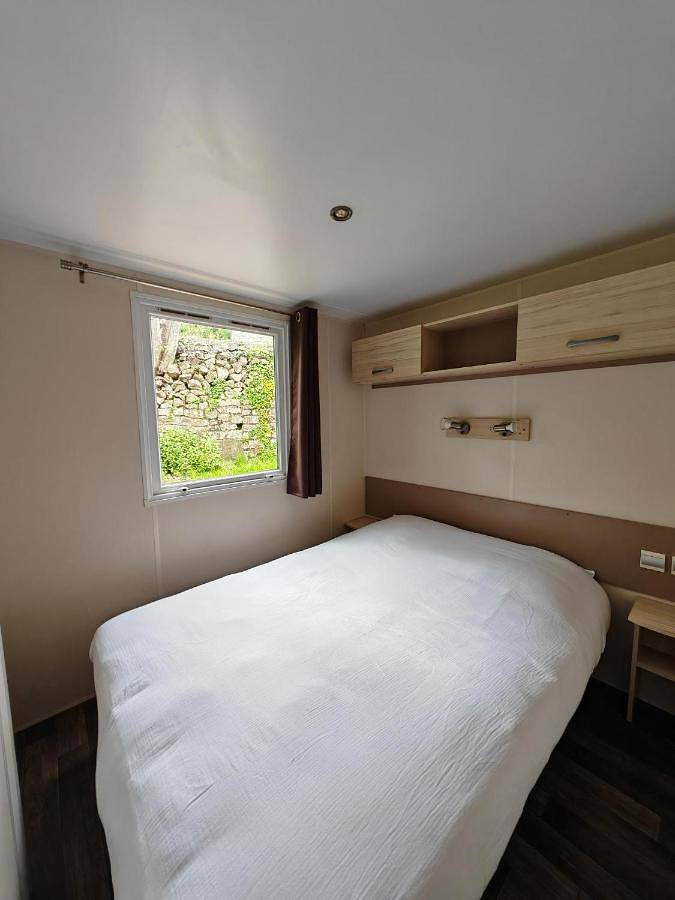 Location de vacances pour 7 personnes, avec piscine et jardin ainsi que jacuzzi et terrasse, animaux acceptés à Lanas - 4