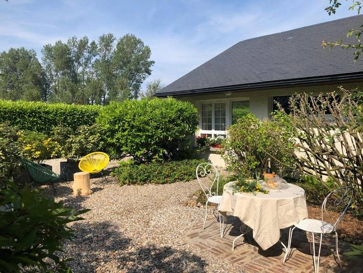 Chambre d’hôte pour 2 personnes, avec Terrasse ainsi que Jardin et Vue à Saint-Aubin-sur-Scie
