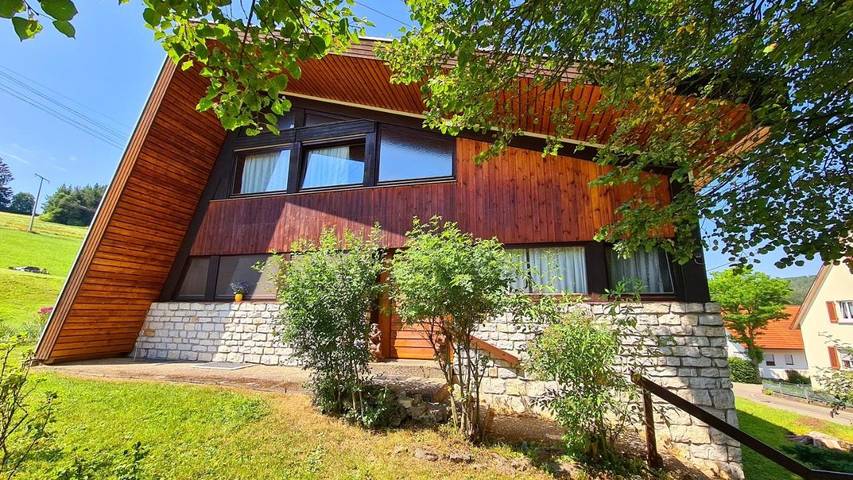 Ferienhaus für 11 Personen, mit Balkon und Terrasse sowie Garten und Ausblick in Sonnenbühl - 4