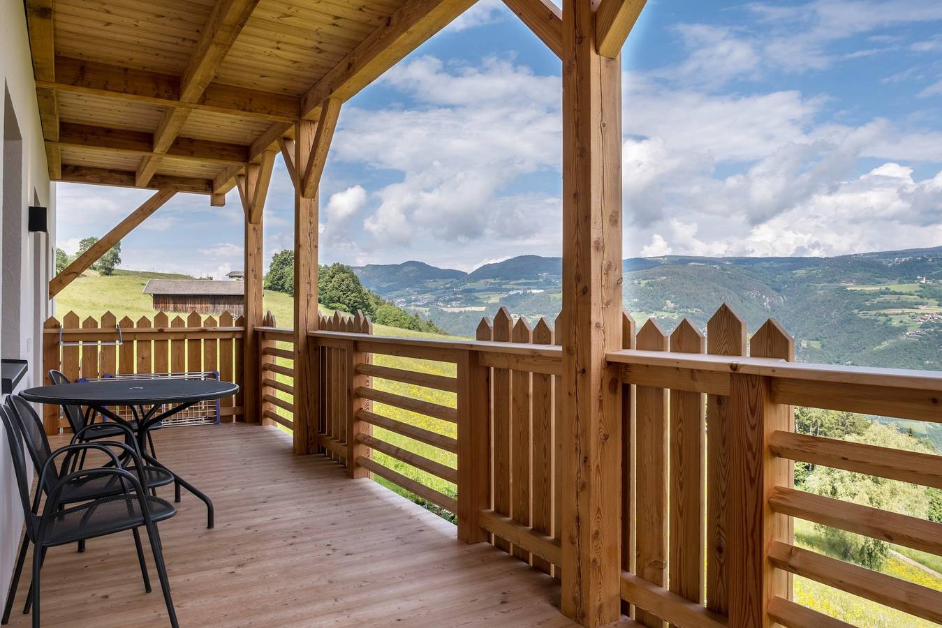 Ganze Wohnung, Ferienwohnung "Schlosshof Rotkäppchen" mit Bergblick, Privatem Garten und Wlan in Prösels, Völs am Schlern