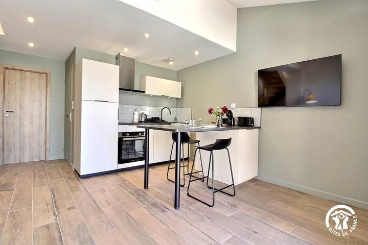 Gîte pour 2 personnes, avec Terrasse et Jardin dans Plage de Locmiquel - 4