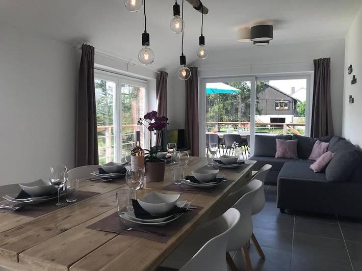 Location de vacances pour 6 personnes, avec jardin ainsi que vue et terrasse à Wellin - 3